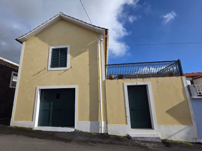 Moradia T3 nas Lajes do Pico com garagem e terraço com vista mar - foto 1