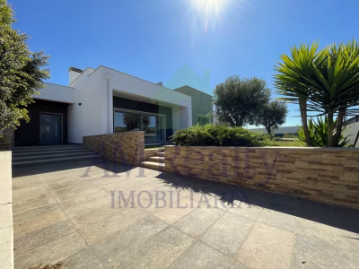 MORADIA TÉRREA COM JARDIM - foto 5