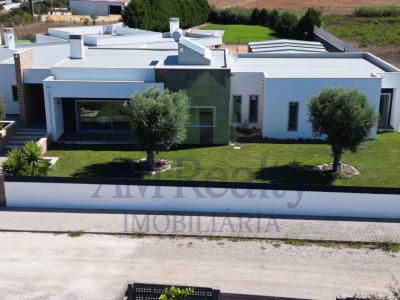 MORADIA TÉRREA COM JARDIM - foto 4