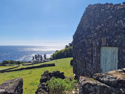 Imóvel com traça tradicional e potencial único na costa sul da Ilha do Pico - foto 5