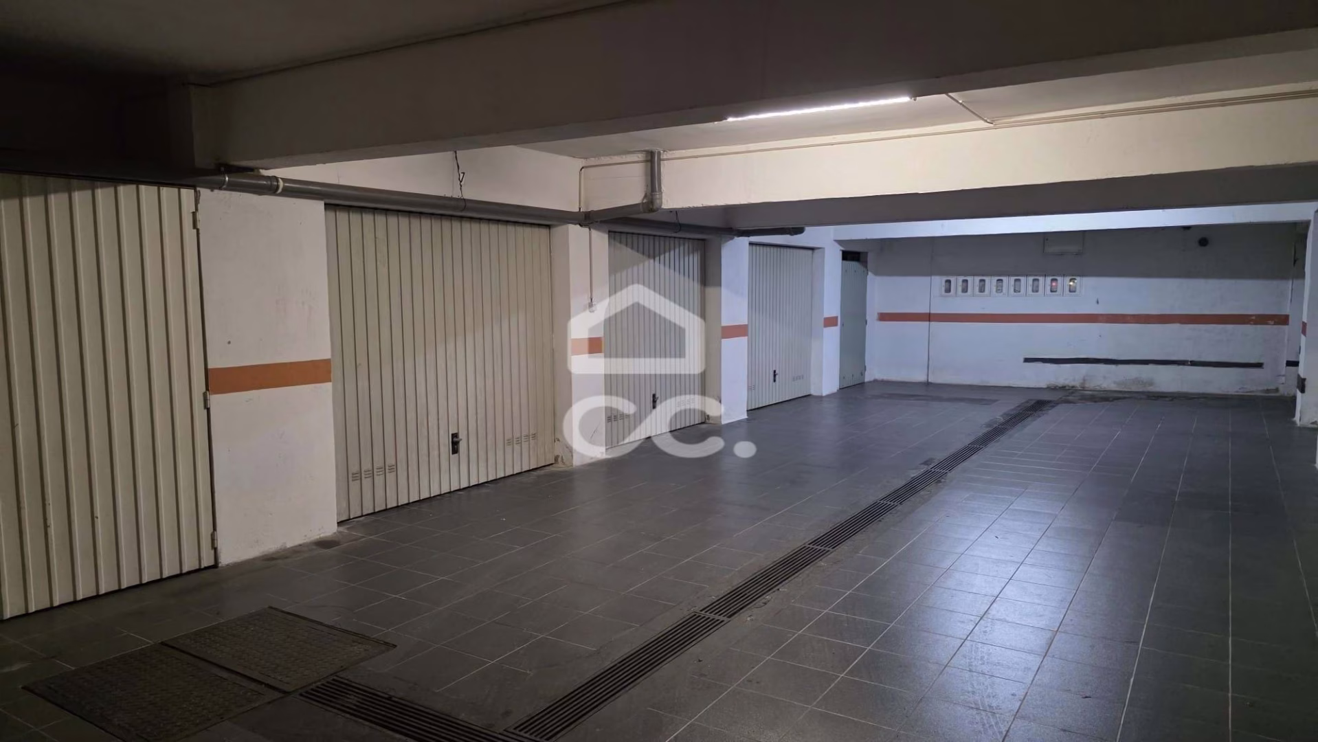 Oportunidade em Setúbal: Garagem Fechada (Box) com 19,50 m2 - foto 1