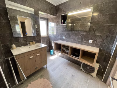 Moradia com Piscina e Excelente Potencial - foto 2