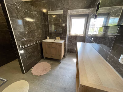 Moradia com Piscina e Excelente Potencial - foto 3