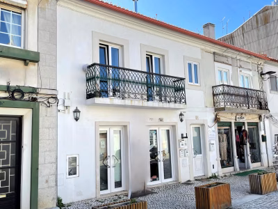 Espaço Comercial + 3 Apartamentos | CENTRO PENICHE - foto 1